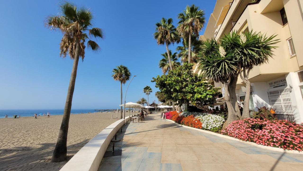 Free Parking, 40 Meters From The Beach, Wi-Fi, Ac Естепона Екстериор снимка